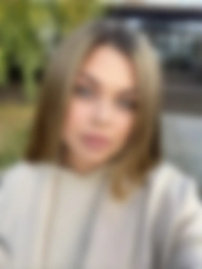 Olena Profile image 3